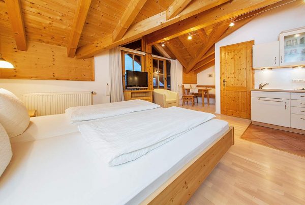 Ferienwohnung Giebelstueberl - Essbereich und Küche