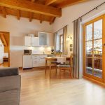 Ferienwohnung Hausberg - Wohnen und Kochen