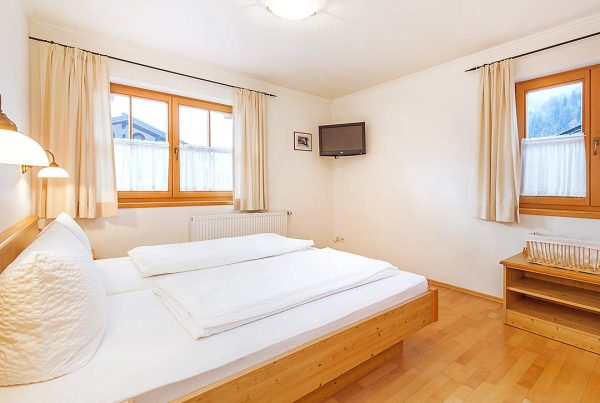 Ferienwohnung Unterberg - Großzügiges Schlafzimmer mit 30' FlatTV