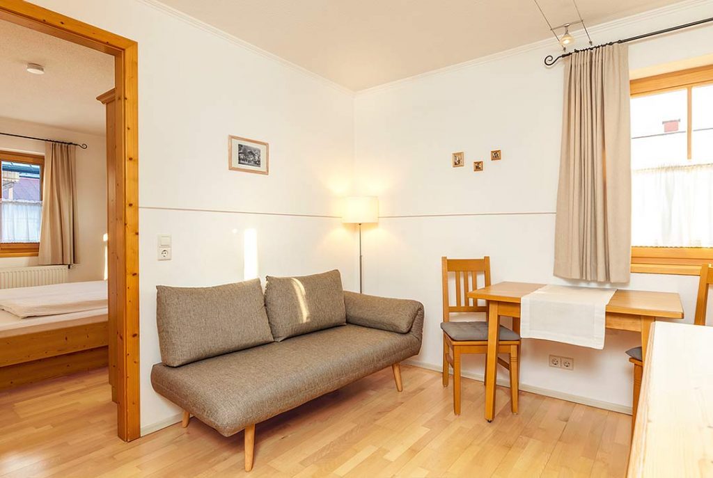 Appartement Walmberg – Sitzecke und Essbereich